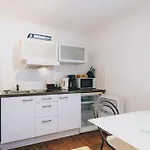 Areit By We Rent, Summercard Included 公寓